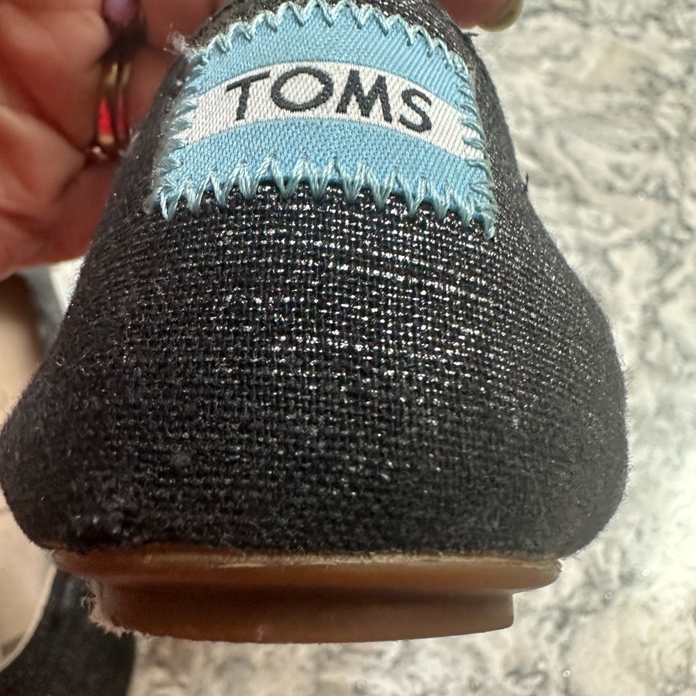 Toms Black Leather Flats Versatile Comfort size 9 - Picture 6 of 9